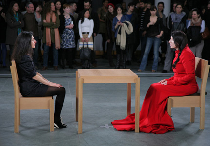 Sanat Ve Emek Marina Abramovic In Somuru Ve Istismarina Karsi Performans Iscisi Bir Sanatcinin Isyani E Dergi Sanat Tarihi